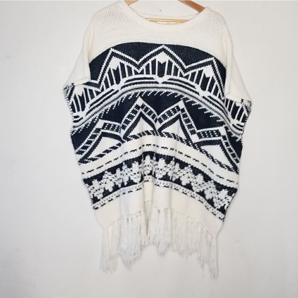 Altered State pull over sweater/shawl western pattern size large